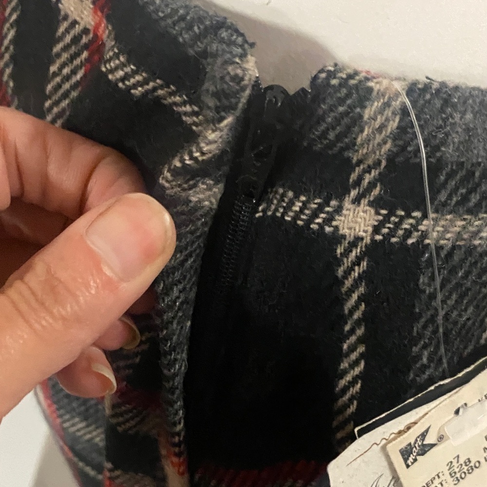 Bentley 90s Plaid Black & Red Women's Skirt - Picture 7 of 9
